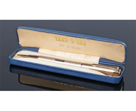 Yard-o-led 9ct gold propelling pencil, with engine turned case, in original box
