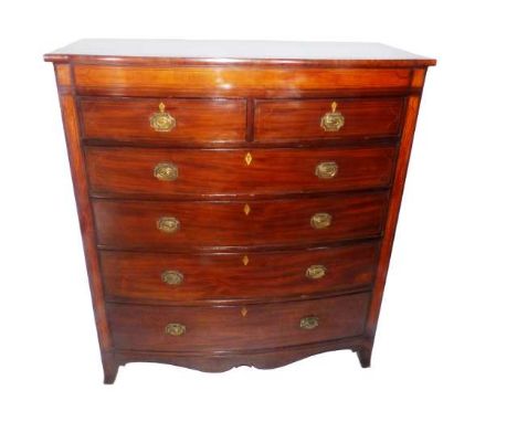 A LARGE EARLY 19TH CENTURY MAHOGANY CHEST OF DRAWERS
The bow-fronted case fitted with two short over four long graduated draw