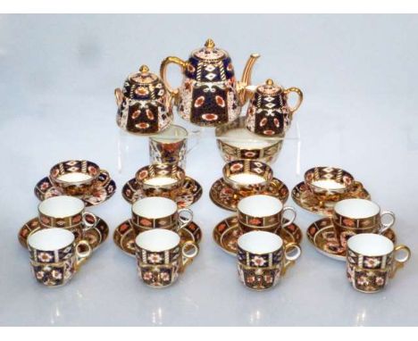 A COLLECTION OF DERBY AND DAVENPORT 19TH CENTURY AND LATER IMARI PALETTE TABLE WARES
Comprising pattern 2614 three-piece tea 