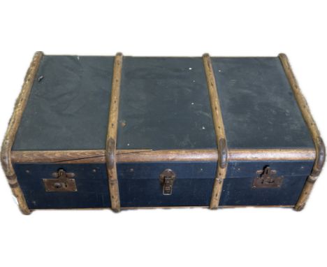 Vintage trunk 