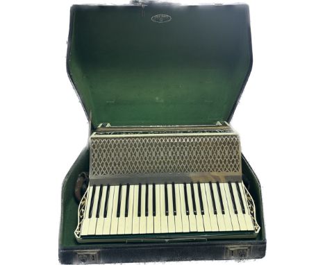 Cased Hohner verdi III occordian , untested