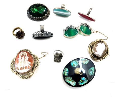 Selection of vintage and later costume jewellery includes Cameo brooches, rings etc