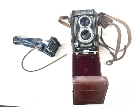 Vintage Rolleiflex camera with a Carl Zeiss NR2703734 lens and carry handle, untested