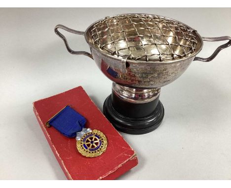 A 9ct Gold and Enamel Sheffield Rotary Club Medallion, engraved to the reverse "H.E. Snow 1951-52" "R.H. Jackson 1973-74", su