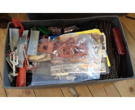 An old laundry box containing a quantity of Tri-ang model railway including locomotives, carriages, wagons, track, etc. - sol