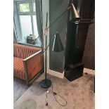 Freestanding dual bulb lamp