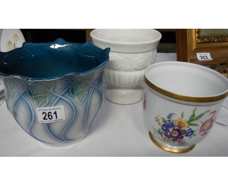 3 ceramic plant pots,.