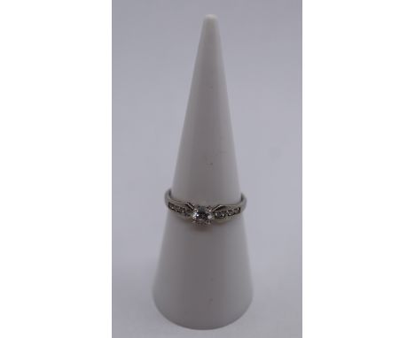 9ct white gold stone set ring - Size L½ 