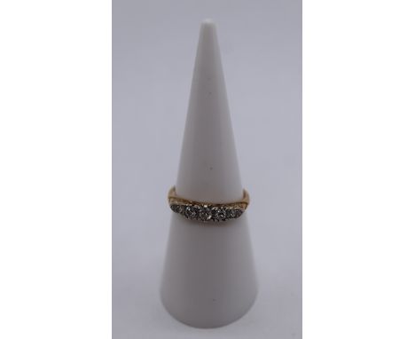 18ct gold 5 stone set ring - Size K½ 