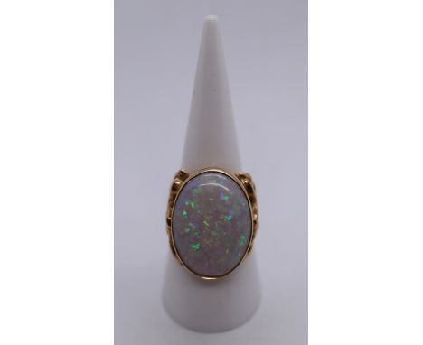 9ct gold opal set ring - Size O½ 