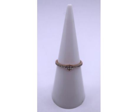 9ct gold diamond ring - Size J½ 