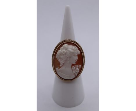 9ct gold cameo ring - Size K 