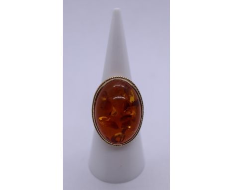 9ct gold amber set ring - Size M 