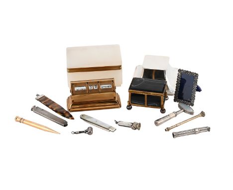 
	
		Y&nbspA COLLECTION OF DESK ITEMS
		To include: a silver square inkwell with canted corners by Deakin &amp; Francis, Birm