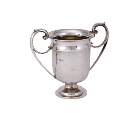 AN EDWARDIAN SILVER TWIN HANDLED TROPHY CUP MAKER'S MARK OBSCURED, LONDON 1906 With twin tongue capped scroll handles and on 