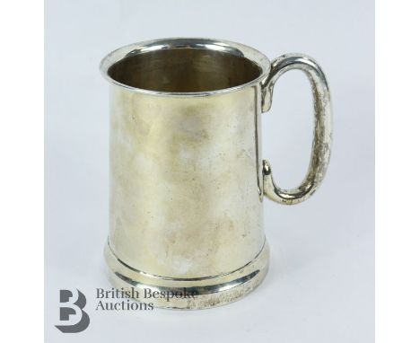 Silver tankard, London hallmark, dated 1935, mm Emile Viner, the tankard of simple tapering form with a glass base, approx 51