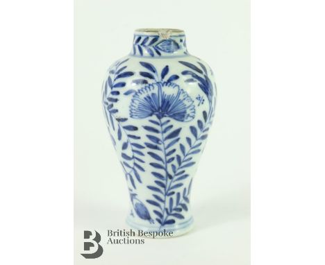 Chinese blue and white miniature vase, Kangxi period (1660-1722), painted with flowers approx 11 cms, paper catalogue label t