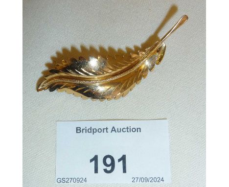 Vintage 18ct gold leaf brooch, approx 6cm long and 4.5g, signed MAR