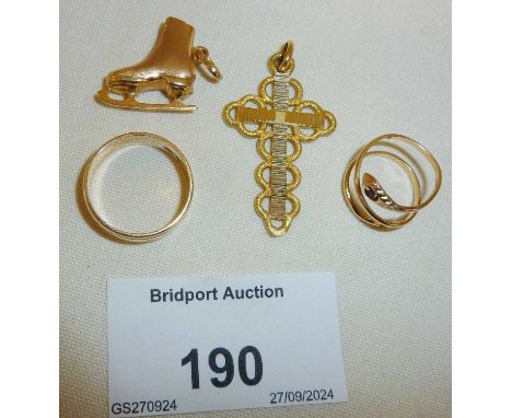 18ct gold jewellery, a ring (approx UK size K), ice skating boot charm, crucifix pendant and a snake ring with red stone. All
