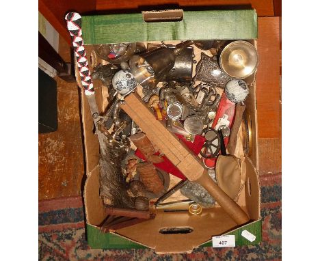 Vintage wooden clacker, figurines and metalware