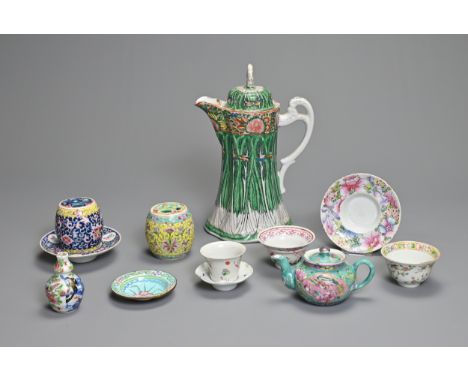 A GROUP OF CHINESE PORCELAIN ITEMS, 19/20TH CENTURY. To include a bok choy decorated porcelain pot and cover; A Straits Nyony