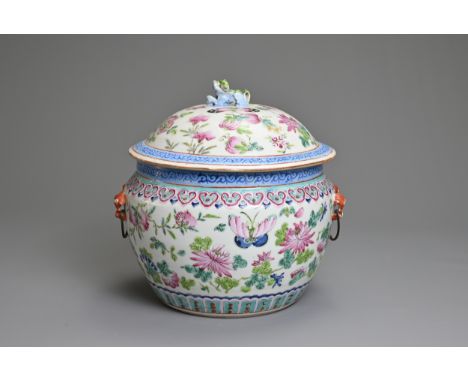 A CHINESE FAMILLE ROSE ENAMELLED PORCELAIN TUREEN AND COVER, 19TH CENTURY. With lion mask handles decorated with butteries an