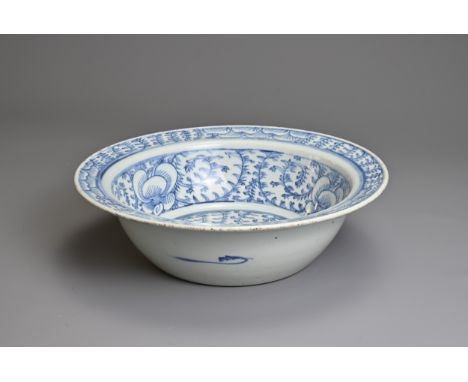 A CHINESE BLUE AND WHITE PORCELAIN BASIN, 19TH CENTURY. Rounded body with everted rim decorated with floral scrolls. 30cm dia