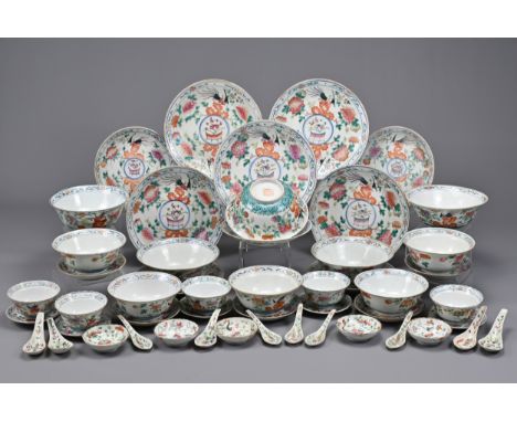 A CHINESE FAMILLE ROSE PORCELAIN DINNER SERVICE, TONGZHI, 19TH CENTURY. Service for five persons comprising: Five large dishe