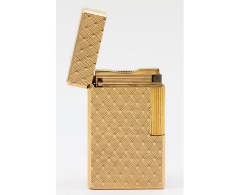 S.T. Dupont, Paris, a gold plated gas lighter, R5EH26, with cross hatched body, 5.8cm 