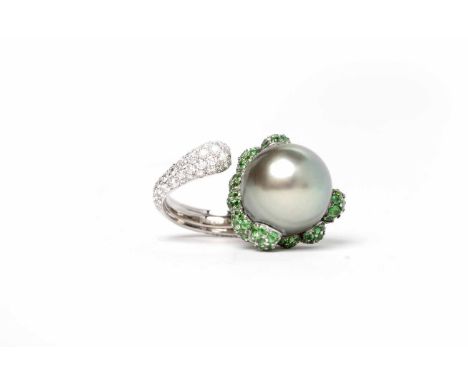 IMPRESSIVE DE GRISOGONO SOUTH SEA PEARL AND TSAVORITE GARNET AND DIAMOND DRESS RINGthe open tapered pave round brilliant cut 