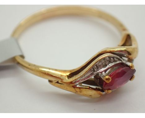 9ct gold fancy ruby ring size M