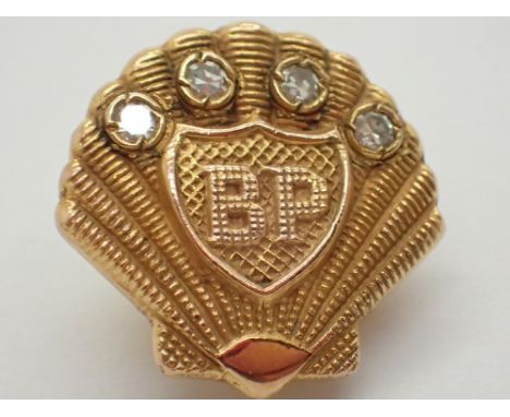 9ct gold BP Shell Long Service ( 40 years ) presentation buttonhole badge set with four diamonds 5.5g