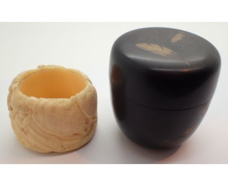 Natsume lacquer tea caddy with feather motif signed Japan c1930 - 1950 and an Oriental pot