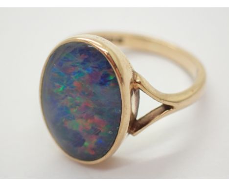 9ct gold ring with large faux opal size L 2.7g