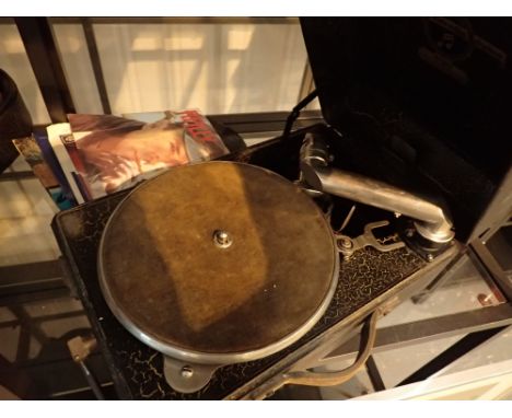 Columbia no 100 wind up portable record player