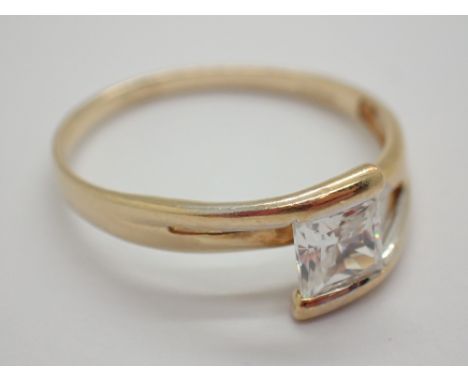 9ct yellow gold stone set ring size R