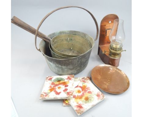 A collection of metalware, to include brass and iron pans and a railway type wall mounted oil lamp, unmarked