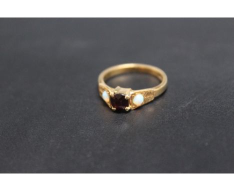 AN 18CT GARNET AND OPAL RING, approx weight 4.8g, ring size O