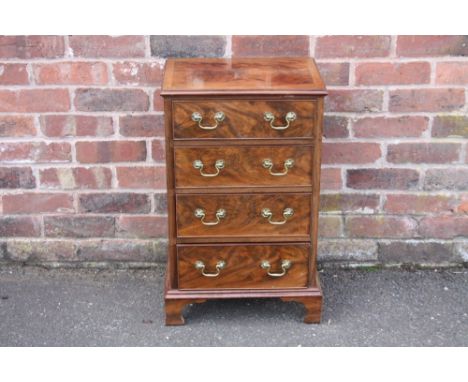 A SMALL ANTIQUE MAHOGANY CHEST OF FOUR DRAWERS, crossbanded to the top, raised on bracket feet, H 74 cm, W 45 cm, D 33 cm