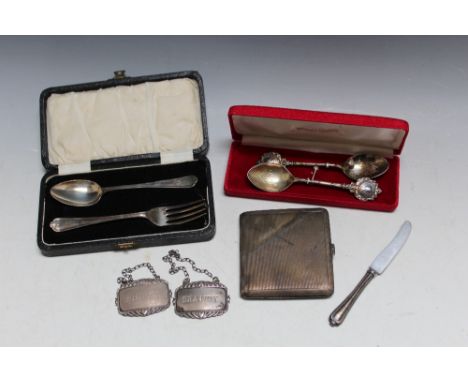 A COLLECTORS LOT OF HALLMARKED SILVER,  to include a cigarette case - Birmingham 1941, approx combined weight 198g (8)