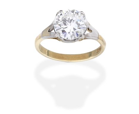 DIAMOND SINGLE-STONE RINGSet with a brilliant-cut diamond, weighing 2.20 carats, ring size approx. K½For further information 