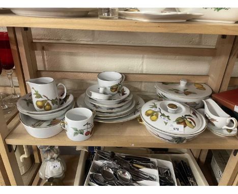 Quantity of Royal Worcester Evesham pattern table wares