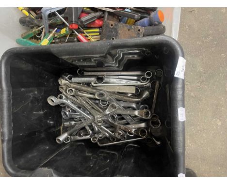 One box of ring spanners