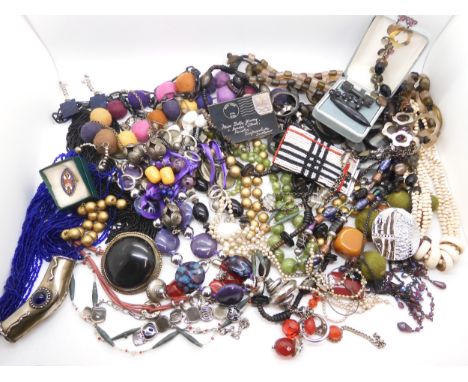 A string of craftsman ceramic beads, other statement bead necklaces, an Andre Duval compact, sent from New York in 1939 to a 