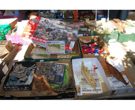 Airfix - 'Battle of the Somme', boxes of Spanish infantry, 'Lord of the Rings' model, Vikings etc.