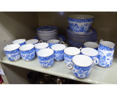 An Edwardian Royal Worcester china tea set, decorated in a version of the Willow pattern  bears a date cypher for 1909      O