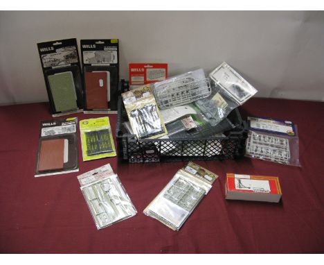 Twenty Plus OO/HO Scale Pasltic Model Lineside Accessories, by Wills, Ratio, Dapol, Metcalfe and other, including platform fi