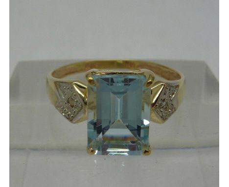 A 9ct gold diamond and aquamarine ring, weight 1.5g, size N