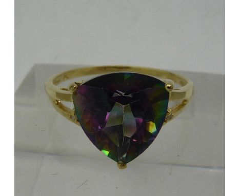 A 9ct gold mystic topaz ring, weight 1.7g, size N