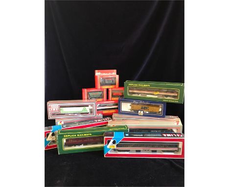 A selection of fourteen rail engines and locos Lima and Hornby